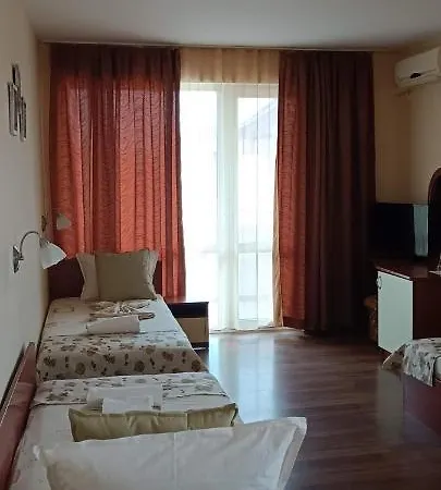 Отель семеен детелини 2*