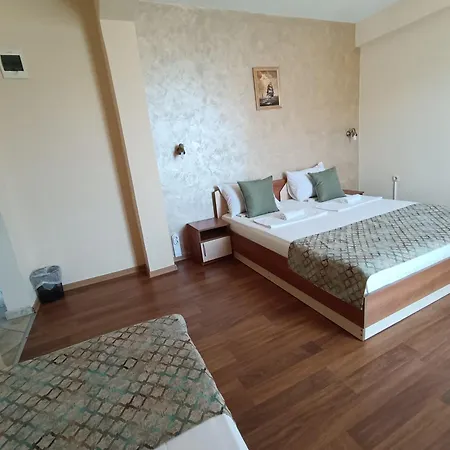 семеен детелини Хотел