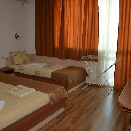 семеен детелини Хотел