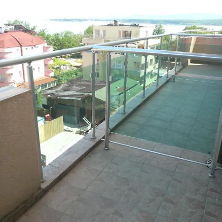 семеен детелини Hotel 2*