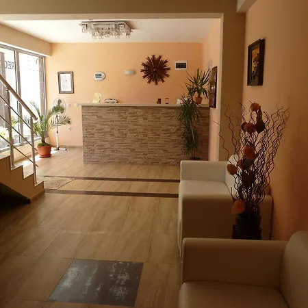 Hotel семеен детелини 2*