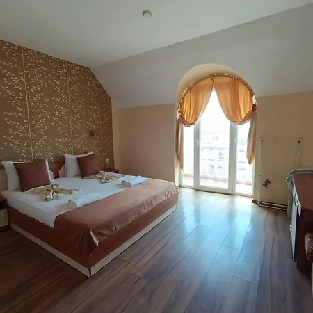 семеен детелини Hotel