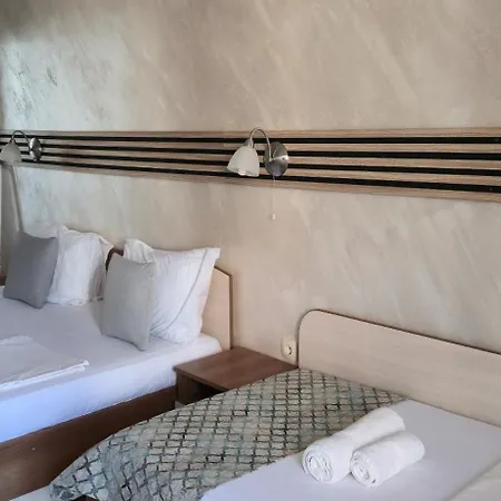 Hotel семеен детелини