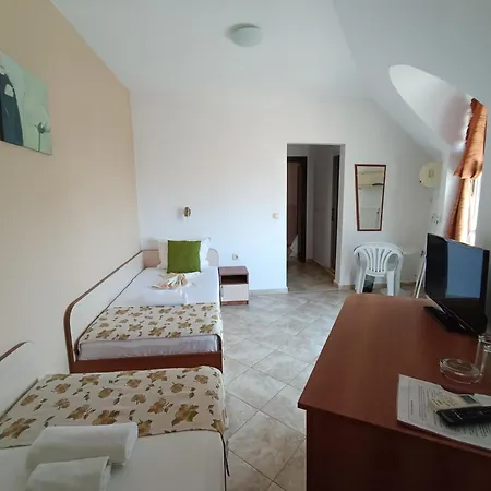 семеен детелини 2* Primorsko