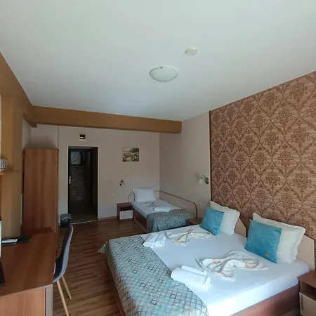 семеен детелини Hotel 2*