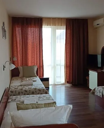 Hotel семеен детелини 2*
